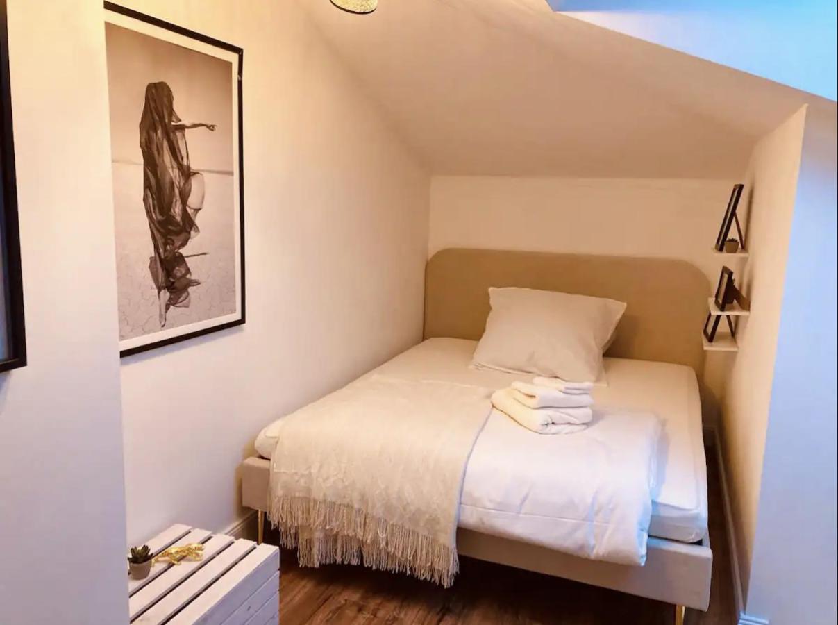 Bali Home Stylische Wohnung Mit Terrasse Schoenefeld Exterior photo